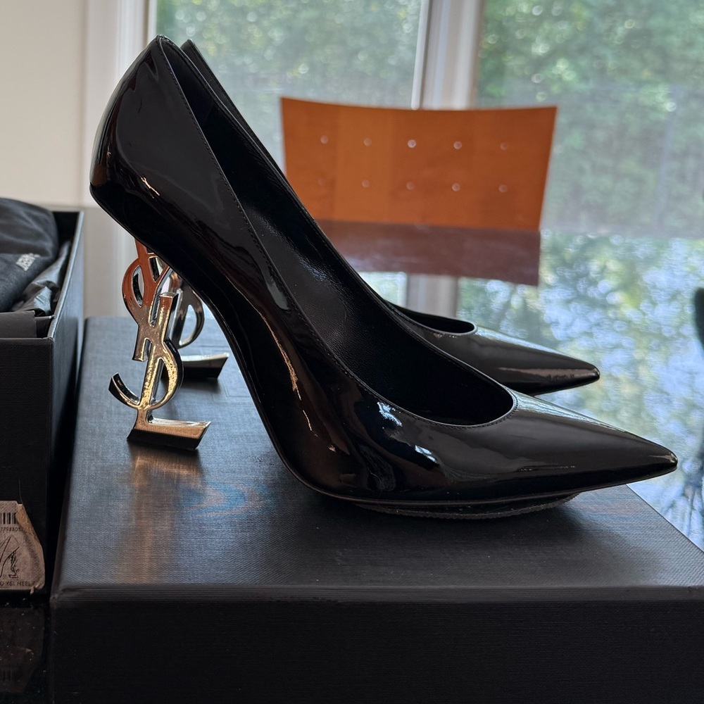 OPYUM Point Toe PUMPS IN PATENT LEATHER